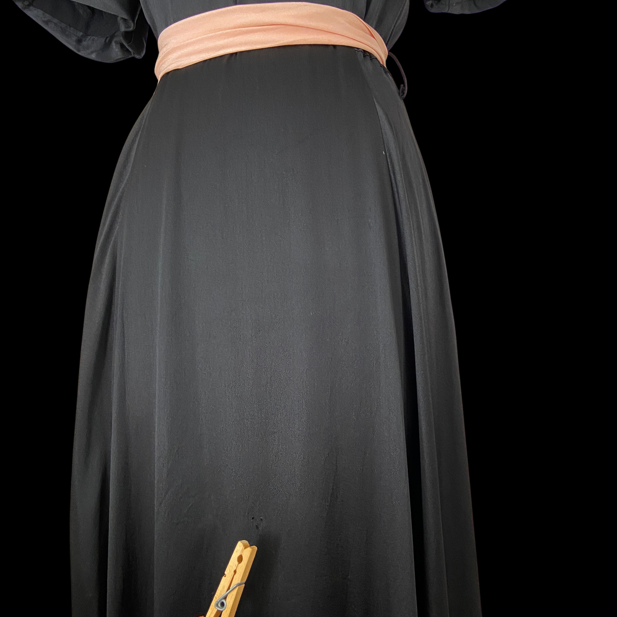 1940s Pink & Black Satin Rayon Dressing Gown