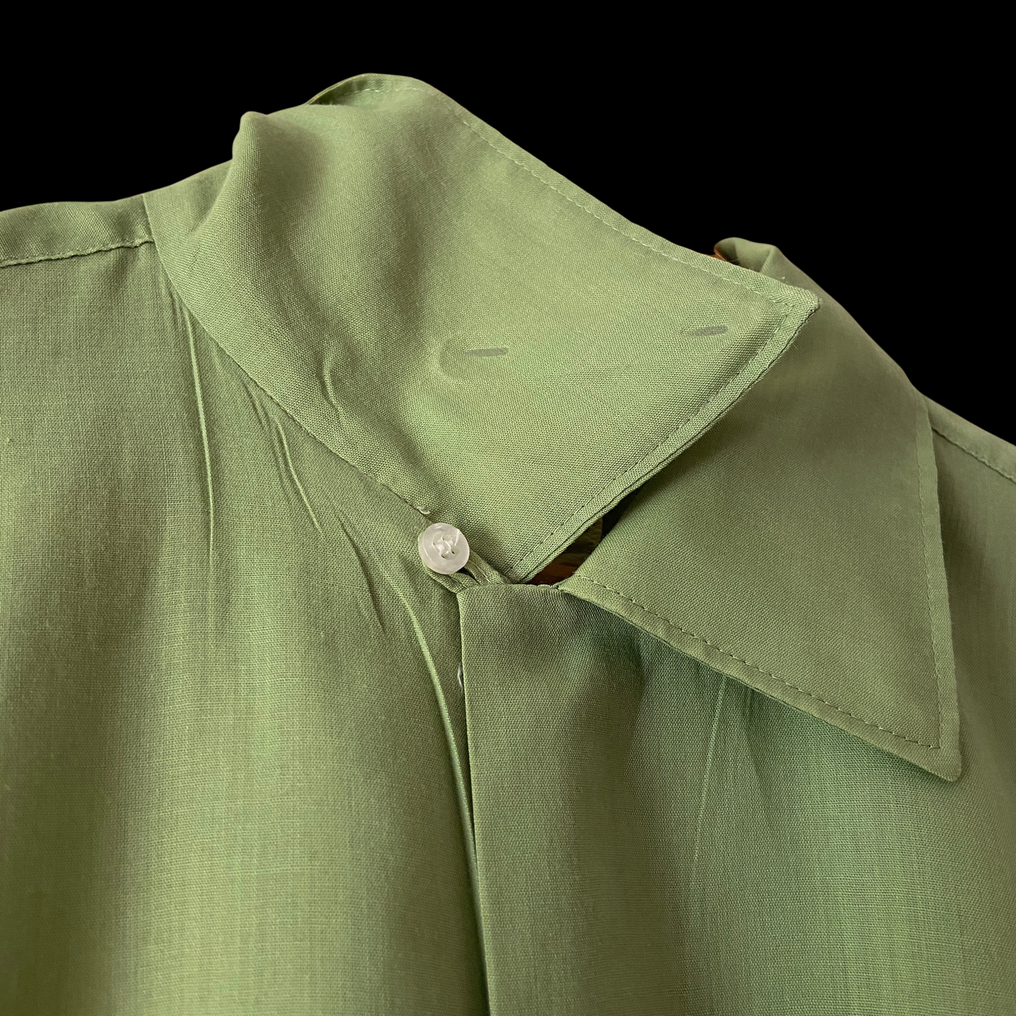 1950s Green Loop Collar Shirt