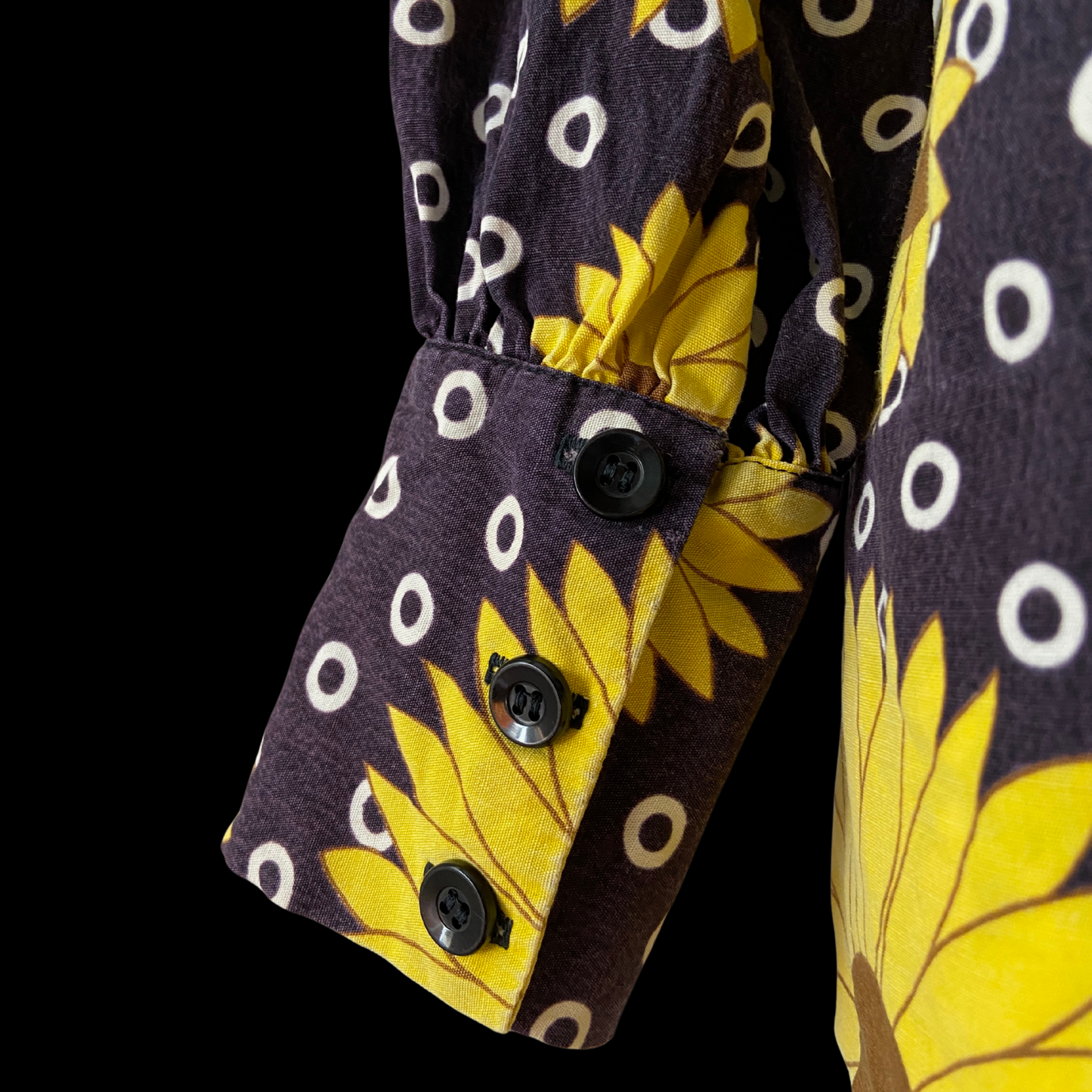 1960s 1970s Daisy Print Shirt Daisy Cotton Loop Collar