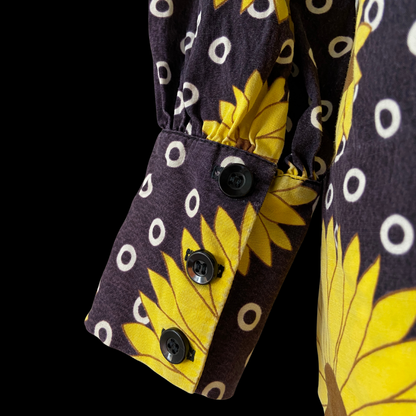 1960s 1970s Daisy Print Shirt Daisy Cotton Loop Collar