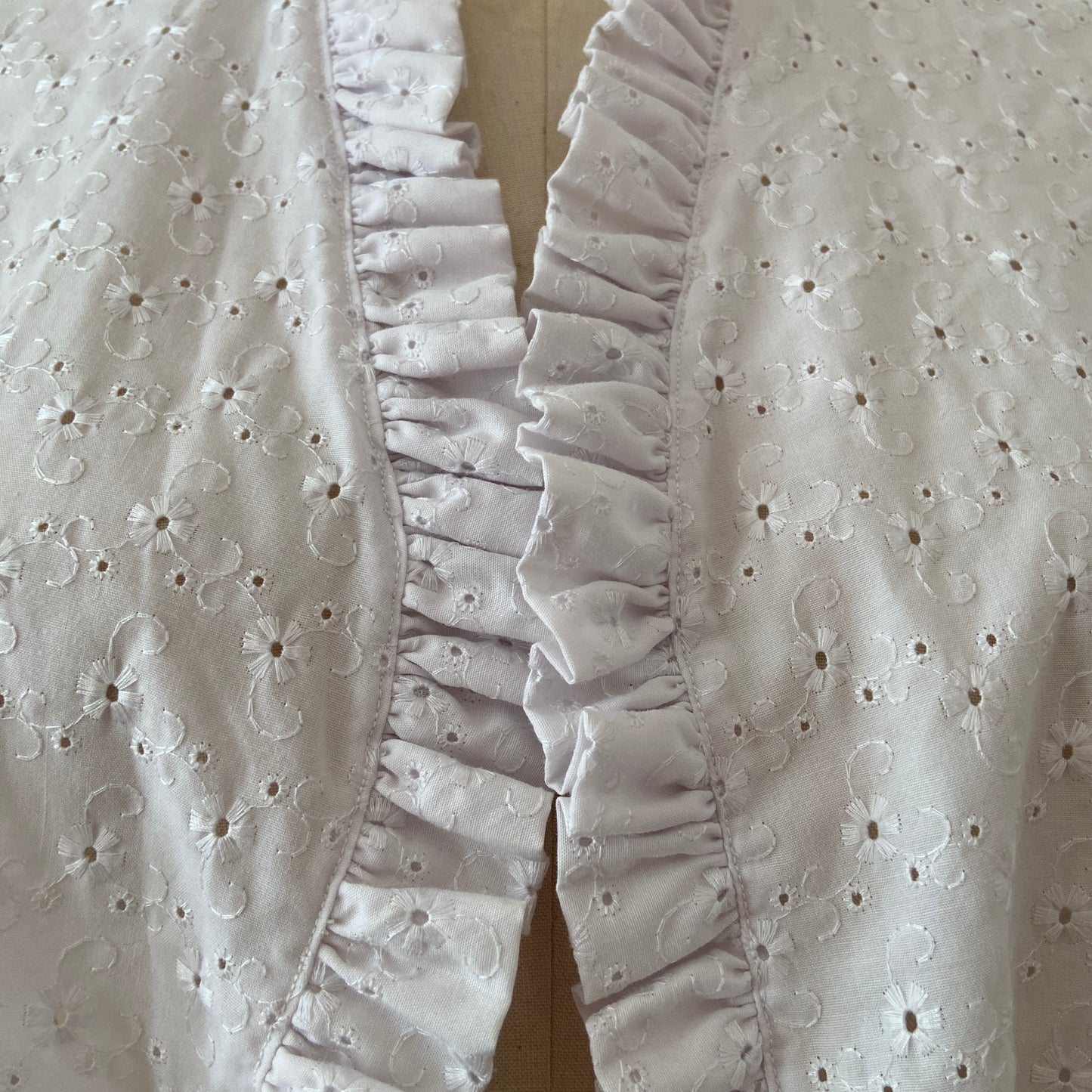 1970s White Cotton Eyelet Puff Sleeve Bolero Shrug
