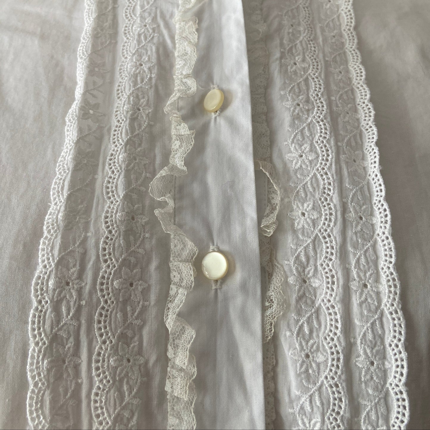 1960s Floral Lace White Cotton Top
