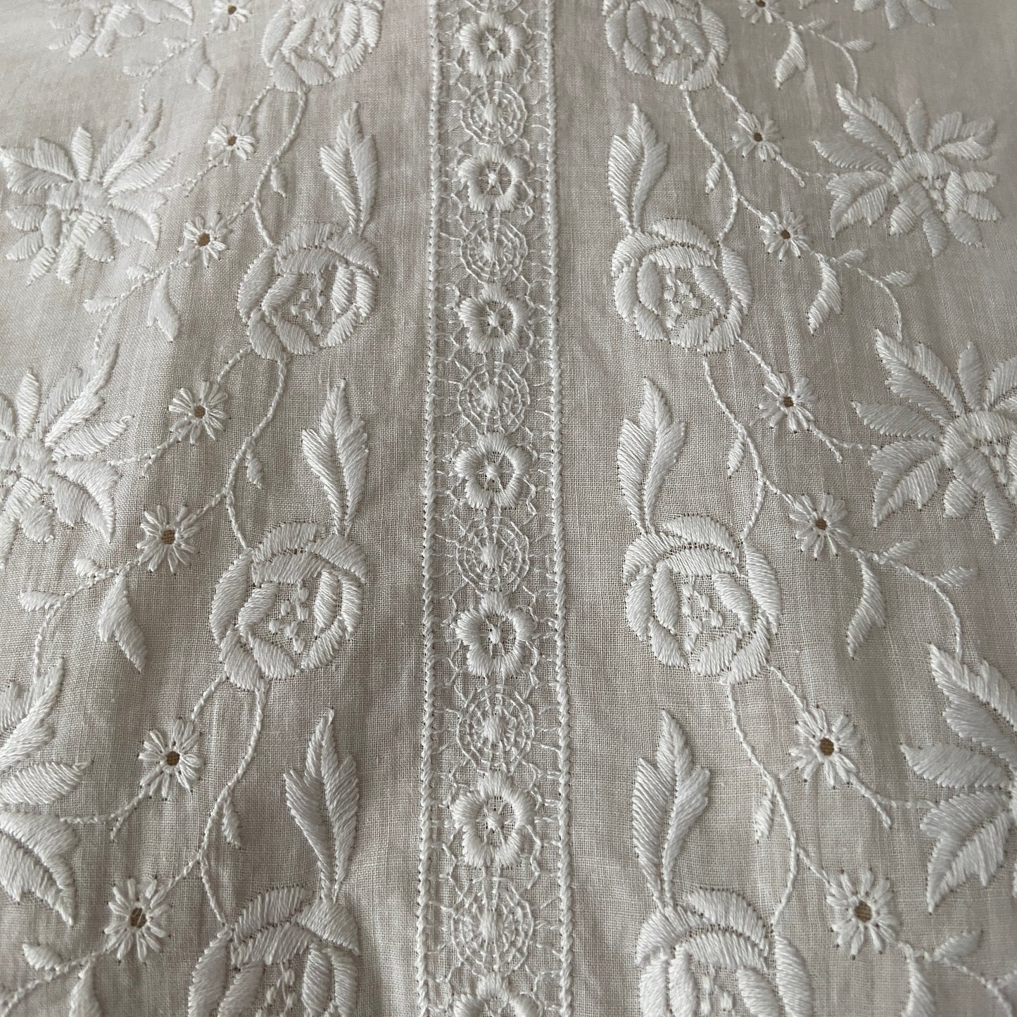 1940s Embroidered Flower & Spiderweb White Cotton Top